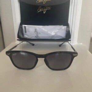 Maui Jim MANA'OLANA Sunglasses in shiny black gunmetal with neutral grey lens
